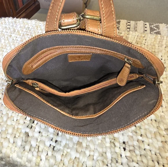Oak and Tan genuine leather backpack - Picture 4 of 5